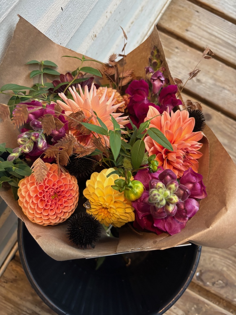 Combo August and September Subscription: Bonus Free Bouquet - Image 2
